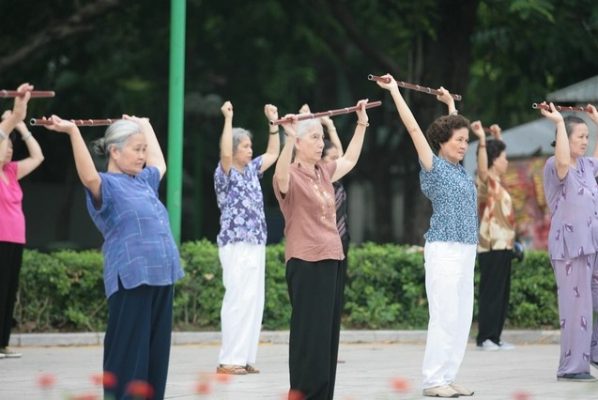 cham-soc-nguoi-cao-tuoi-bi-benh-man-tinh